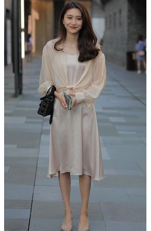 丝滑长裙美女(36P)