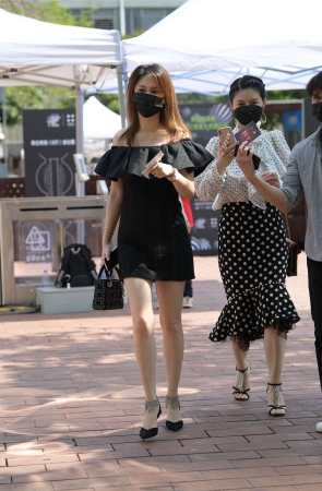 气质裙装小姐姐