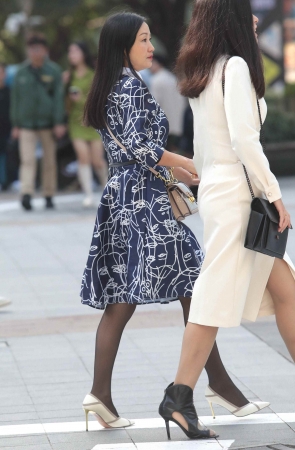 街拍黑丝高跟熟妇-18P