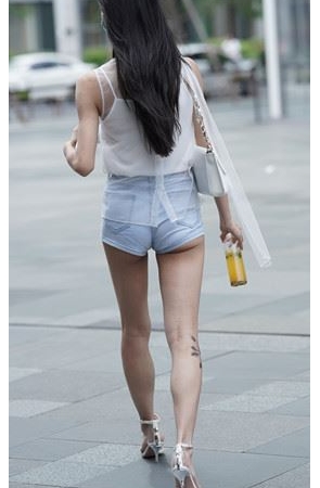 蓝色热裤月牙MM【套图+视频】