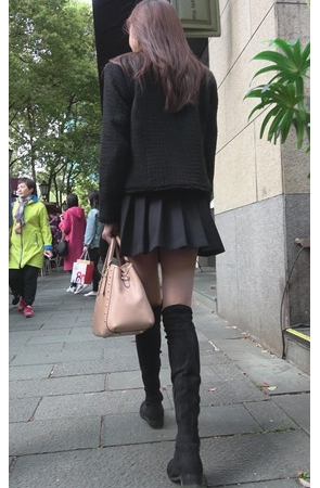 黑色高靴短裙美女[1.78G/MP4]