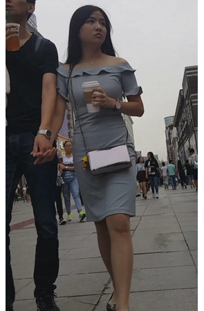 长发灰色连体裙小姐姐