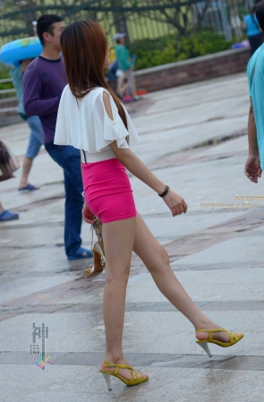 粉红包臀（24P）