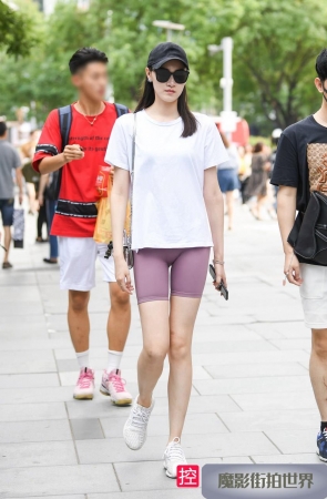 身材高挑的紧身短裤美女MJ989[523M]