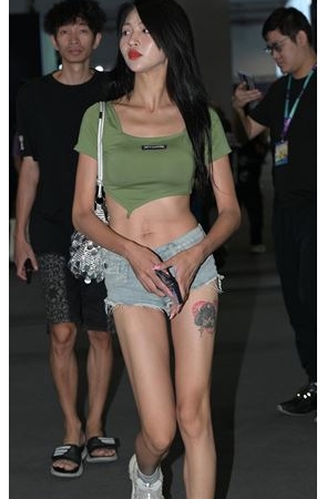 热裤小姐姐(95P)