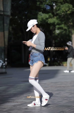 白皙的大白腿，热裤MM