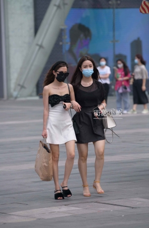 美腿姐妹逛街