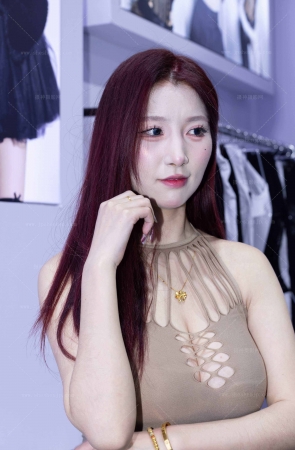 LB833上海袜交会-爆乳女神香菜ting隐形文胸凉鞋篇 11P