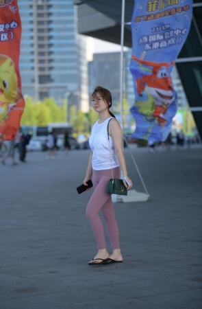 练瑜伽的小姐姐