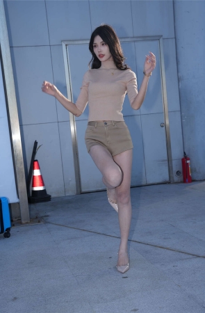 靓丽短裤冉啊冉