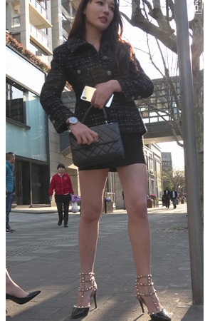 漂亮的黑色包臀裙美女