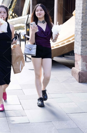 紫色衣服热裤美白 [17P]