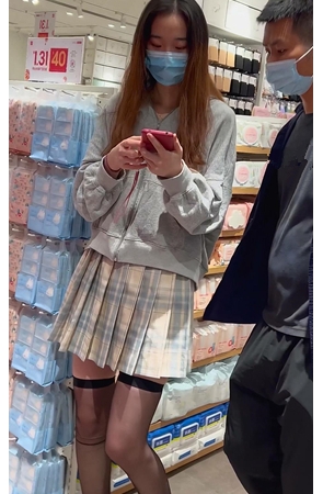 百褶裙小姐姐