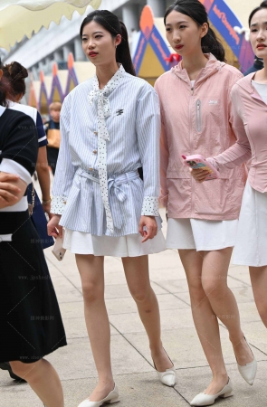 2567-57-55√外场遇见苗条肉丝礼仪小姐姐 9P