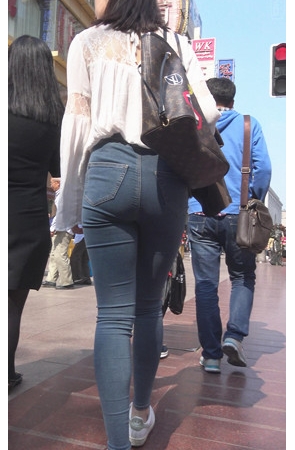 极品牛仔紧身裤美女《一》