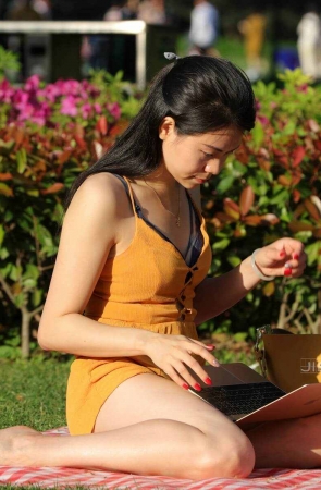 再次遇见这位火辣的女孩