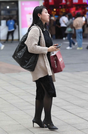 街拍黑丝高跟shaofu