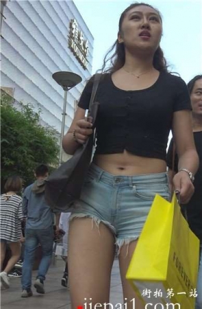 4k-牛仔热裤露脐T恤劲爆身材美女 [3.35 GB]