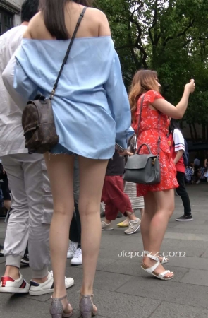 4K – 街拍高挑身材模特级街拍性感美女 [1.68 GB/MP4]