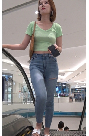 牛仔紧身丰腴妹子[4.54G/MP4]