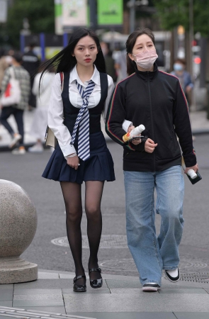 22514-2+139眉清目秀的街拍女生