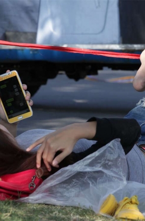 No1453 少妇人长的漂亮，躺着翘二郎腿也显得优雅