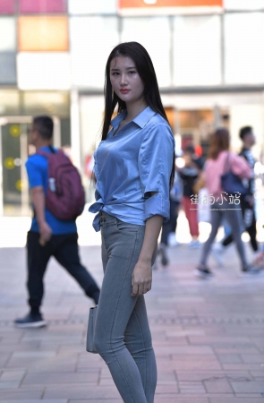 漂亮的小姐姐，五官非常的精美