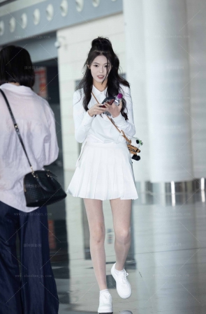 LB015-49P 成都车展邂逅丝袜礼仪小妹 6P