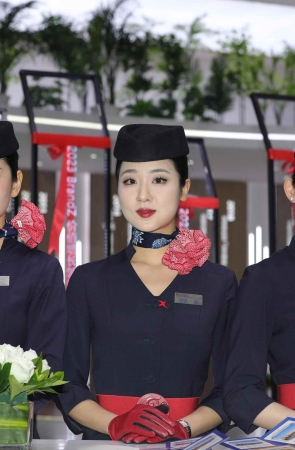 【街拍心灵】MU航空姐经典制服棕色薄丝街拍高跟