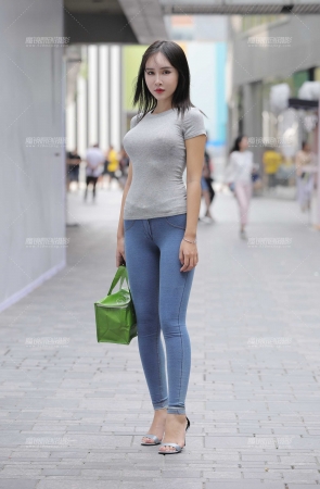 XING感紧身蜜桃裤小姐姐