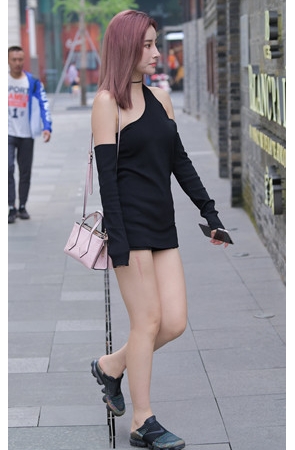 漂亮的白嫩妹子(34P)[434M/JPG]