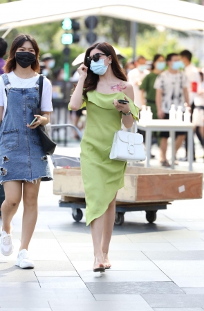 绿裙小姐姐