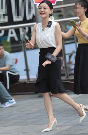 气质街拍高跟少妇