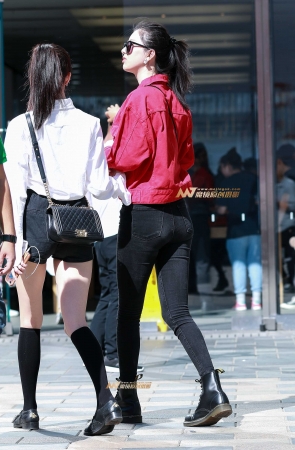 第1352篇高挑牛仔美女