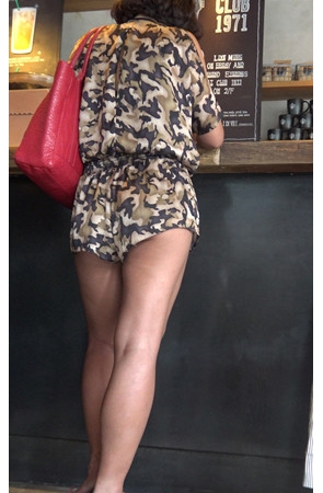 短发套装妹子
