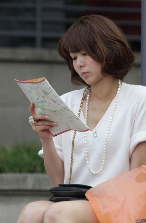 No872 凉鞋的细带挡不住这双精致美足的风采