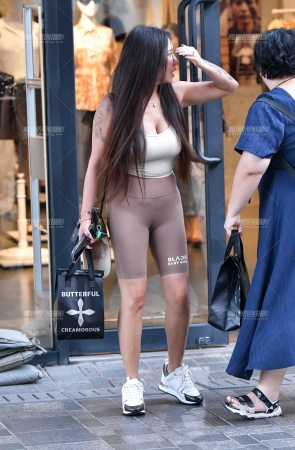 五分运动紧身裤美女