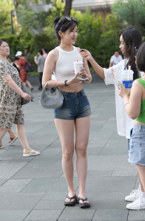 热辣身材紧致热牛小姐姐