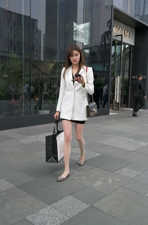 不仔细看还以为小姐姐没穿肉丝