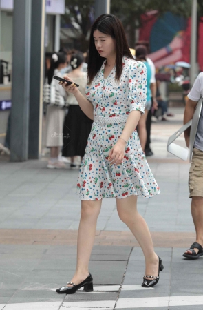 街拍少妇
