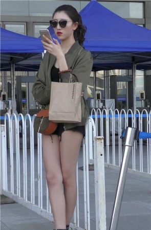 4k-亭亭玉立的两位逆天颜值漂亮美女