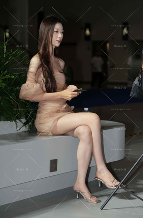 直播的美腿小姐姐