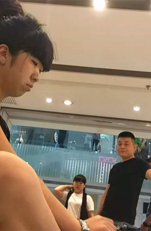 试鞋的短裤肉丝美腿美女