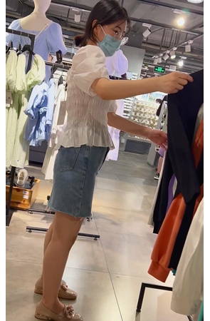 牛仔裙美女
