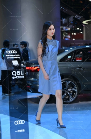 清秀蓝裙奥奥迪肉丝礼仪 [19P]