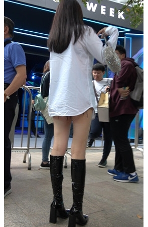 黑色高靴气质小姐姐[1.61G/MP4]