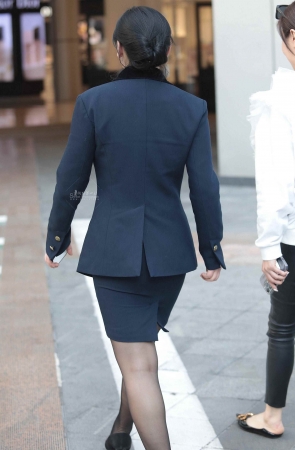 街拍黑丝高跟OL