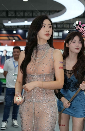 25广州台球展长裙网红美女叶濛雨