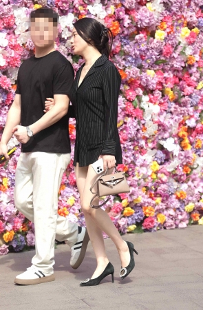 气质街拍高跟少妇