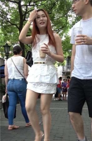 4K 性感身材街拍高跟短裙美女姐姐